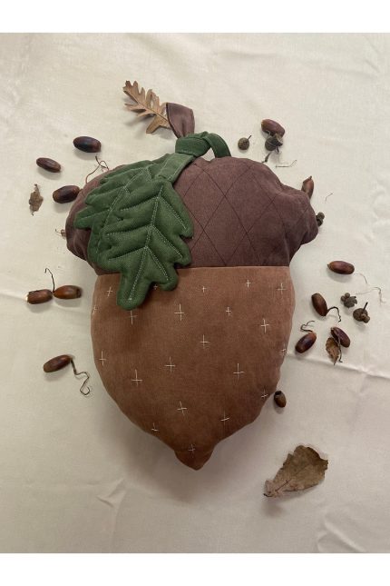 Dekoratif Meşe Palamudu Figürlü Yastık